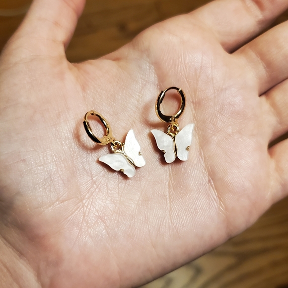NWOT Gold & White Butterfly Huggie Earrings - Picture 7 of 15